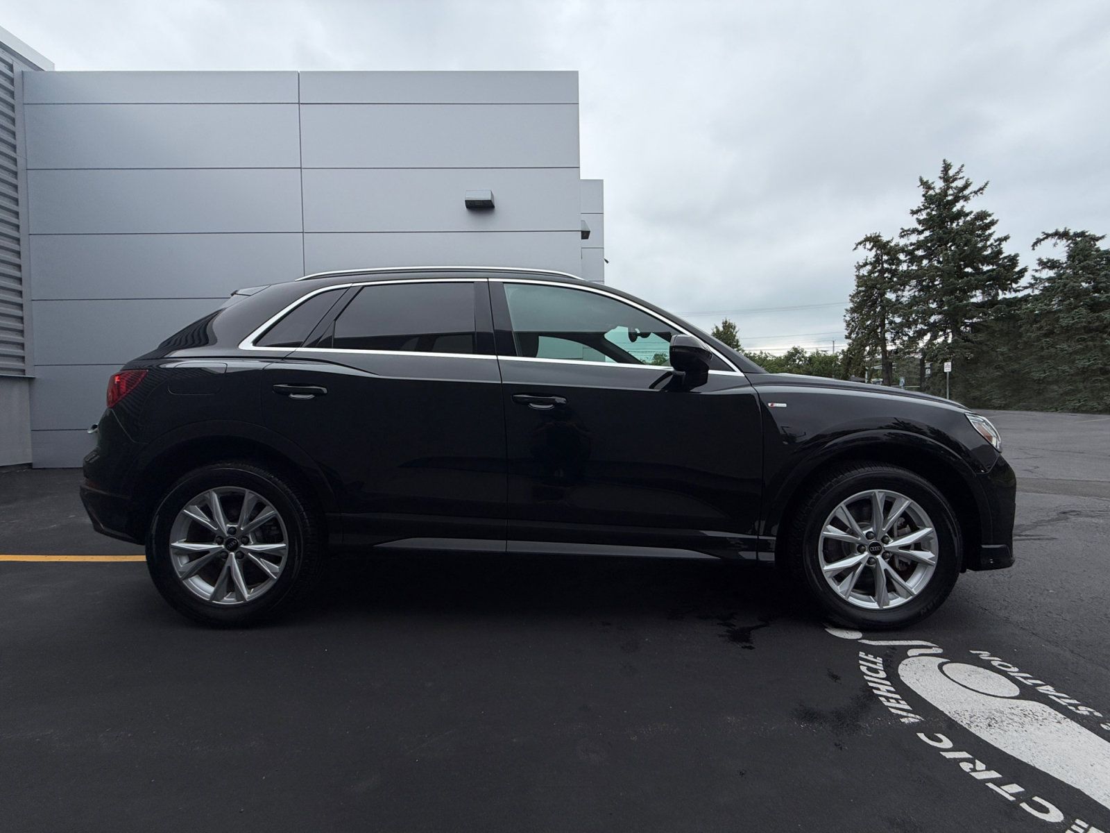 Used 2024 Audi Q3 2.0T Premium AWD/4WD image 9