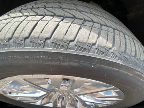Used 2024 Chevrolet Tahoe Premier AWD/4WD image 31