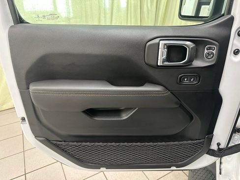 Used 2021 Jeep Wrangler Unlimited Sahara image 33