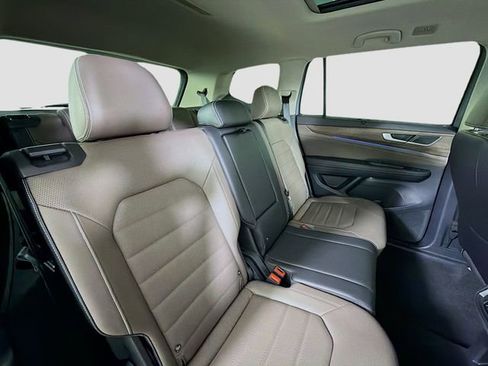 Used 2025 Volkswagen Atlas SEL image 29