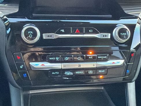 Used 2022 Ford Explorer Limited w/ Equipment Group 301A image 29