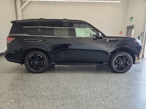 New 2026 INFINITI QX80 4WD image 6
