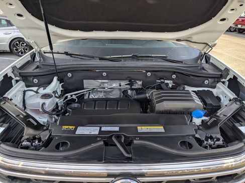 Used 2025 Volkswagen Atlas SE image 28