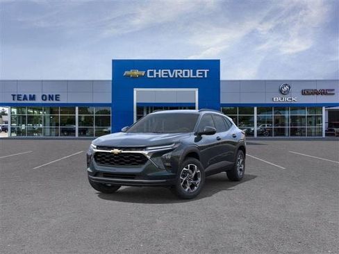 New 2026 Chevrolet Trax LT w/ Driver Confidence Package image 8