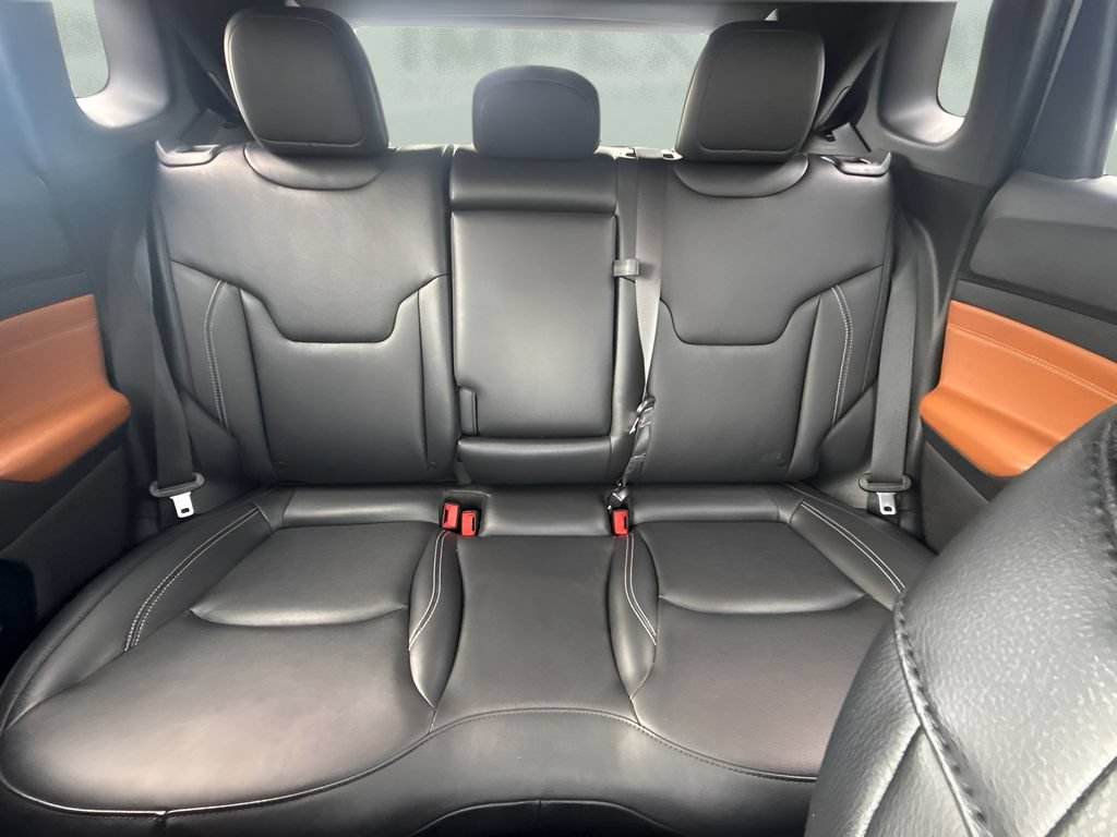 Used 2025 Jeep Compass Limited AWD/4WD image 6