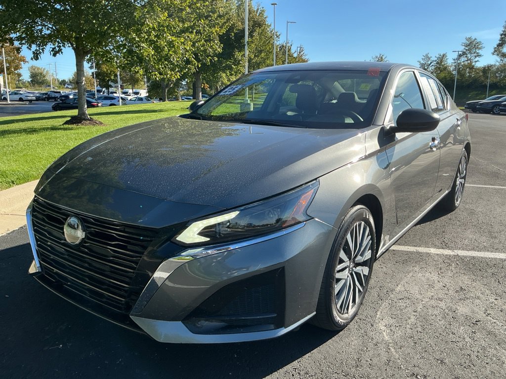 Used 2025 Nissan Altima 2.5 SV FWD image 3