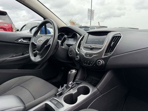 Used 2018 Chevrolet Cruze LT w/ LT Convenience Package FWD image 17
