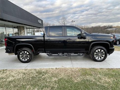 Used 2024 Chevrolet Silverado 2500 Custom w/ Custom Value Package image 23