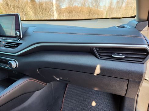 Used 2019 Nissan Altima 2.5 SR w/ SR Premium Package image 17