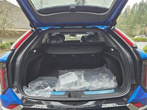 New 2026 Cadillac Optiq Luxury 2 image 15