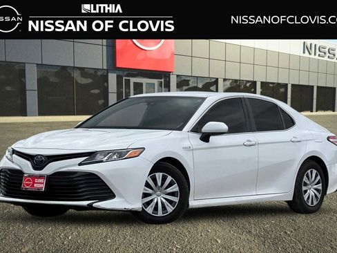 Used 2020 Toyota Camry LE image 1