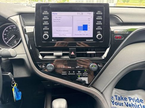 Used 2024 Toyota Camry SE w/ Cold Weather Package FWD image 27
