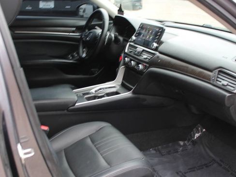 Used 2018 Honda Accord Touring image 22