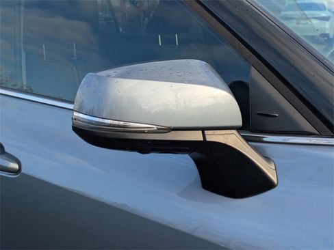 Used 2022 Toyota Highlander Limited image 12