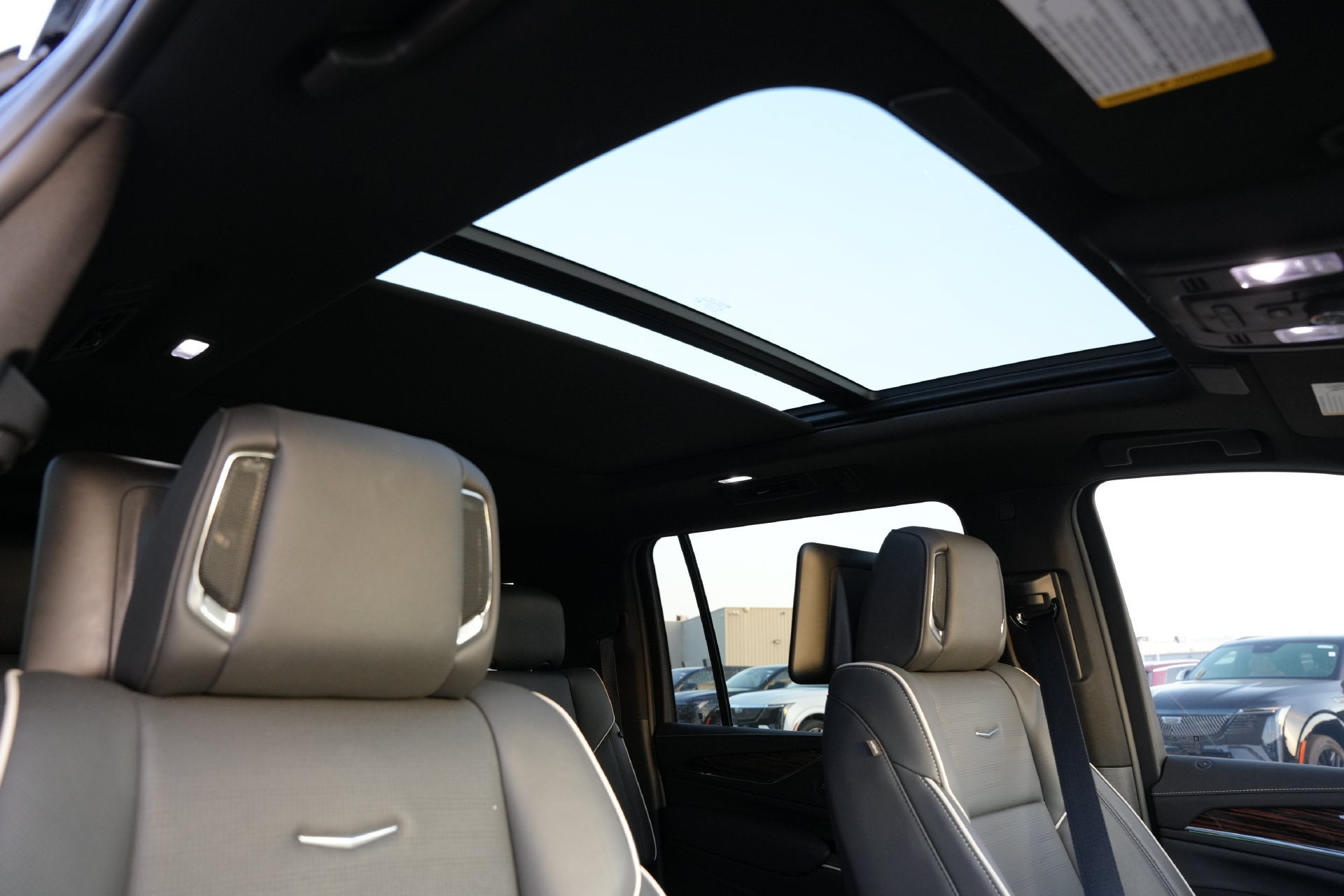 Used 2024 Cadillac Escalade ESV Premium Luxury w/ Performance Package AWD/4WD image 26