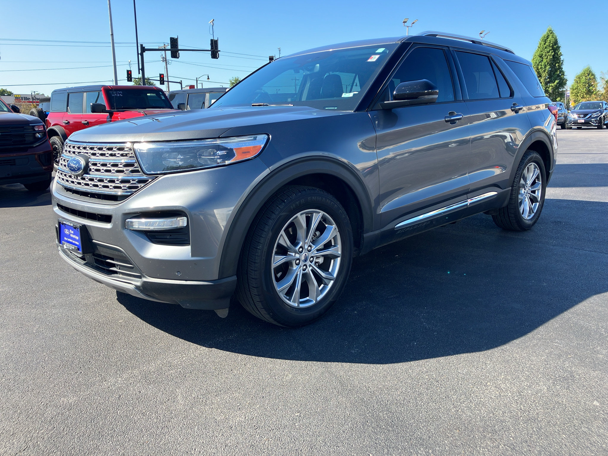 Used 2021 Ford Explorer Limited w/ Equipment Group 301A RWD image 2