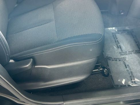 Used 2016 Nissan Versa SV image 29