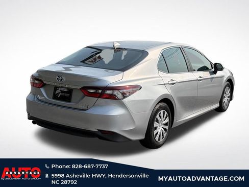 Used 2022 Toyota Camry LE FWD image 3