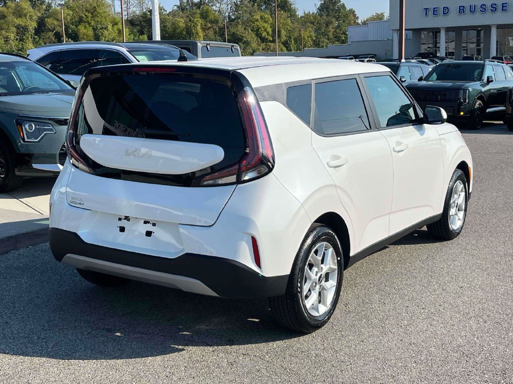 Used 2025 Kia Soul LX w/ LX Technology Package FWD image 26