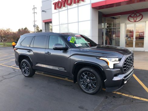 Certified 2024 Toyota Sequoia Platinum image 3