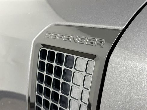 Used 2025 Land Rover Defender 110 X-Dynamic SE AWD/4WD image 7