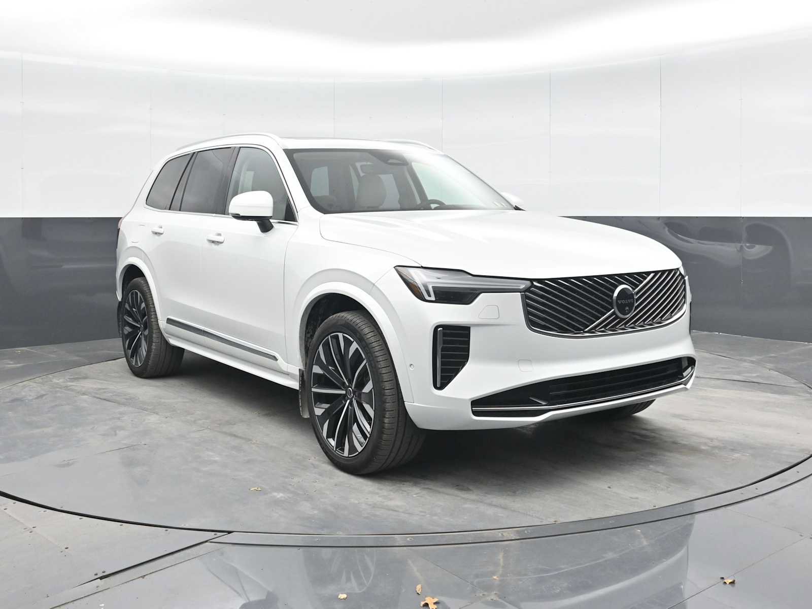 Used 2026 Volvo XC90 B6 Ultra w/ Protection Package AWD/4WD image 7