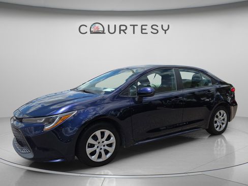 Certified 2022 Toyota Corolla LE FWD image 1