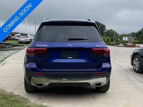 Used 2021 Mercedes-Benz GLB 250 4MATIC w/ Premium Package image 2