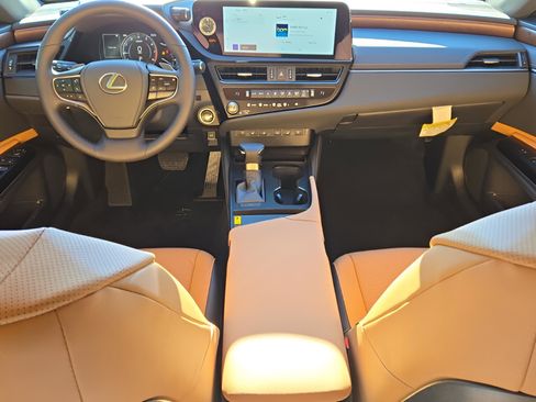 New 2025 Lexus ES 350 w/ Premium Package image 9