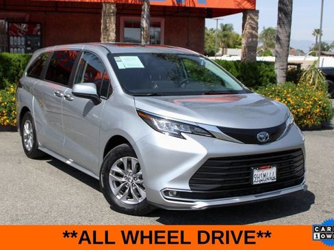 Used 2023 Toyota Sienna XLE AWD/4WD image 2