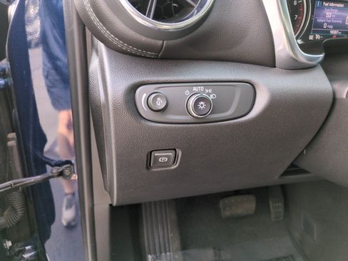Used 2022 Chevrolet Blazer LT FWD image 18
