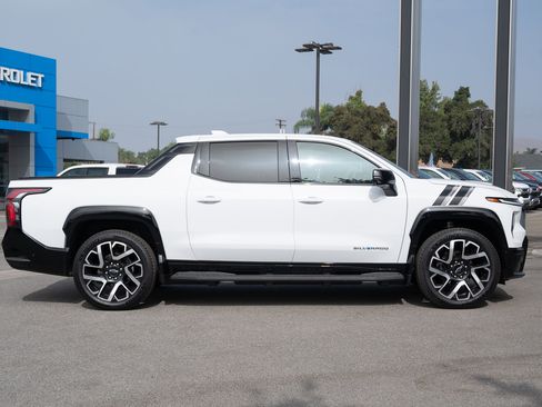 New 2024 Chevrolet Silverado EV RST image 3