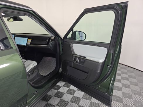 Used 2023 Rivian R1S Adventure AWD/4WD image 17