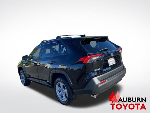 Used 2022 Toyota RAV4 XLE w/ XLE Grade Weather Package AWD/4WD image 5