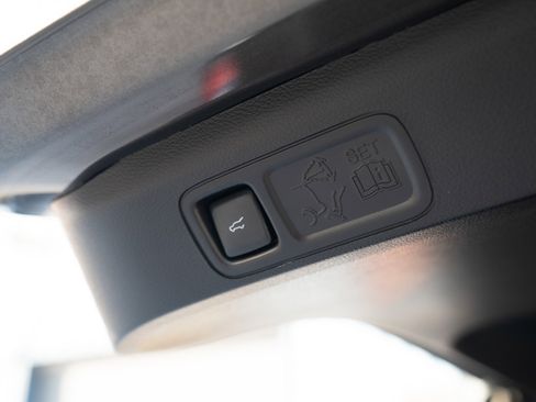 Used 2018 Lincoln Navigator Reserve w/ Technology Package image 17