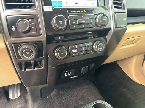 Used 2017 Ford F150 XLT w/ Equipment Group 302A Luxury image 25