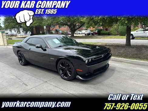 Used 2020 Dodge Challenger R/T RWD image 1