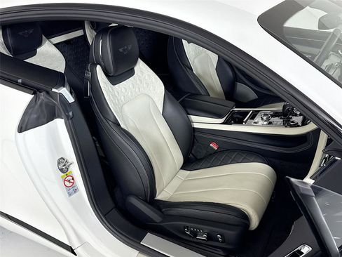 Used 2020 Bentley Continental GT V8 image 24