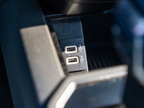 Used 2017 Ford F150 Raptor w/ Equipment Group 802A Luxury image 28