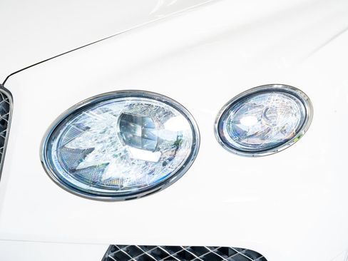 Used 2021 Bentley Bentayga AWD/4WD image 13