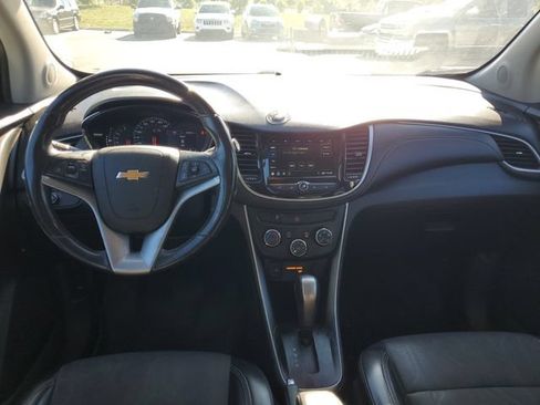 Used 2019 Chevrolet Trax LT w/ LT Convenience Package FWD image 28