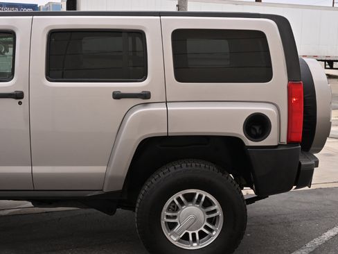 Used 2006 HUMMER H3 image 25