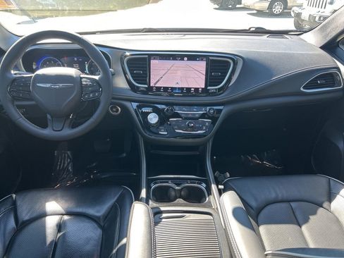 Used 2024 Chrysler Pacifica Limited w/ S Appearance Package image 33