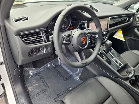 New 2026 Porsche Macan AWD/4WD image 4