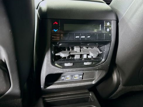 Used 2023 Jeep Grand Cherokee L Laredo image 27