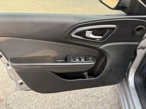 Used 2015 Chrysler 200 Limited w/ Convenience Group FWD image 22