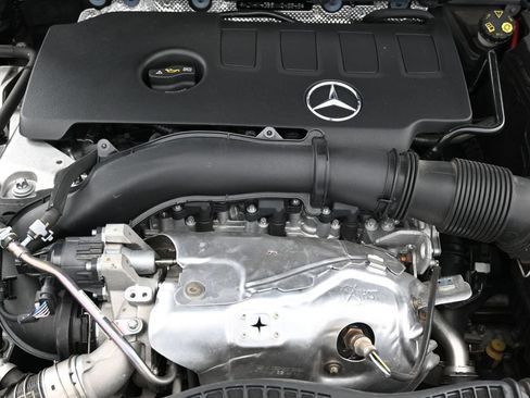 Used 2022 Mercedes-Benz GLB 250 w/ Premium Package Lite image 49