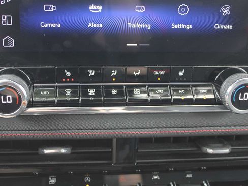 Used 2023 Chevrolet Colorado Z71 w/ Z71 Convenience Package 2 AWD/4WD image 13