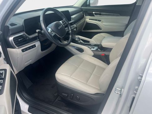 Certified 2024 Kia Telluride EX w/ EX Captain's Chair Package FWD image 8