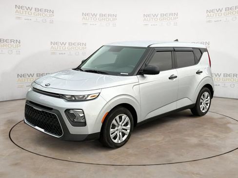 Used 2020 Kia Soul LX FWD image 1